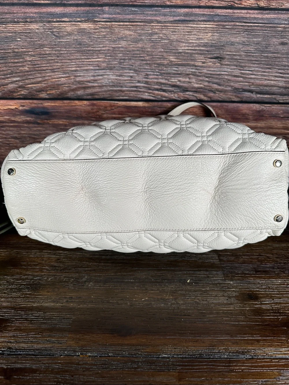 Kate Spade Astor Court Elena shoulder bag in a Cream quilted leather design.